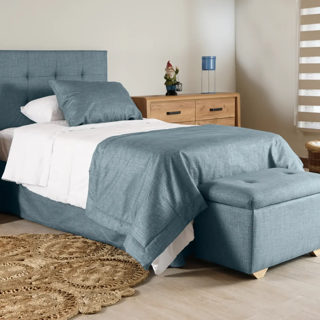Cama Europea Génesis 1,5 plazas + Set Turquesa (Respaldo, Faldón, Piecera, Baúl y Cojín) + Sábanas + Plumón